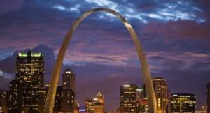 A scenic photo of the Gateway Arch located in St.Louis.